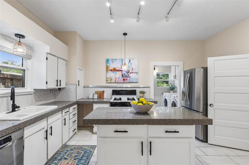 802 Turner Avenue, Dallas TX 75208 - Photo 9