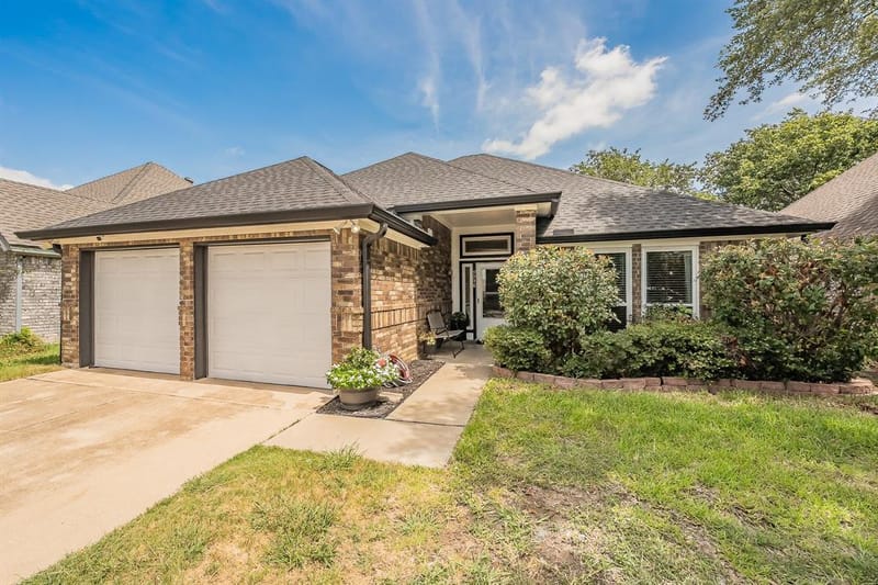 9948 Pack Saddle Trail, Fort Worth TX 76108 - Photo 2
