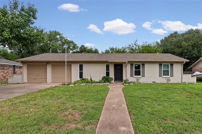 1005 Keller Avenue, Benbrook TX 76126