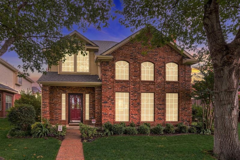 2740 Summertree Drive, Carrollton TX 75006 - Photo 2
