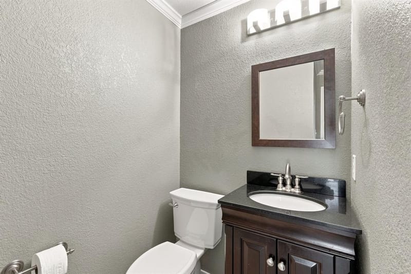 2740 Summertree Drive, Carrollton TX 75006 - Photo 14
