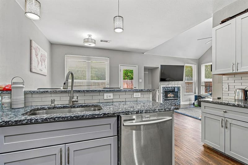 901 Tennison Drive, Euless TX 76039 - Photo 9