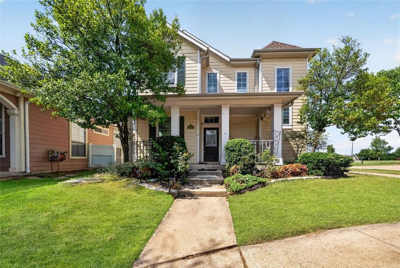1833 Forsythe Drive, Savannah TX 76227