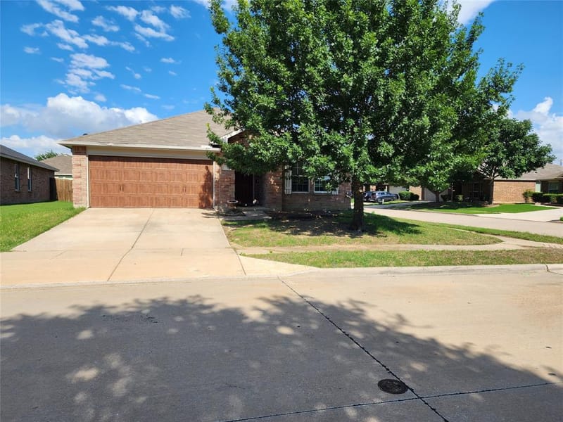 700 Swan Drive, Aubrey TX 76227