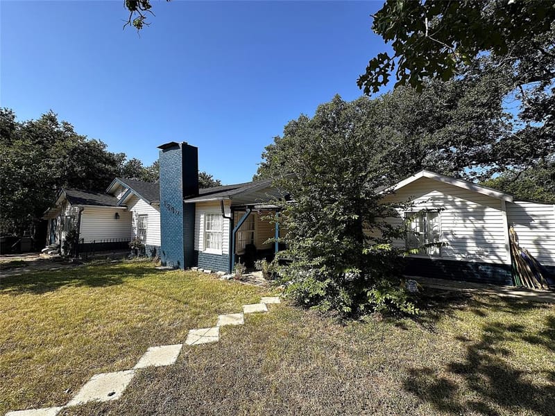 1809 12th Street, Brownwood TX 76801 - Photo 2