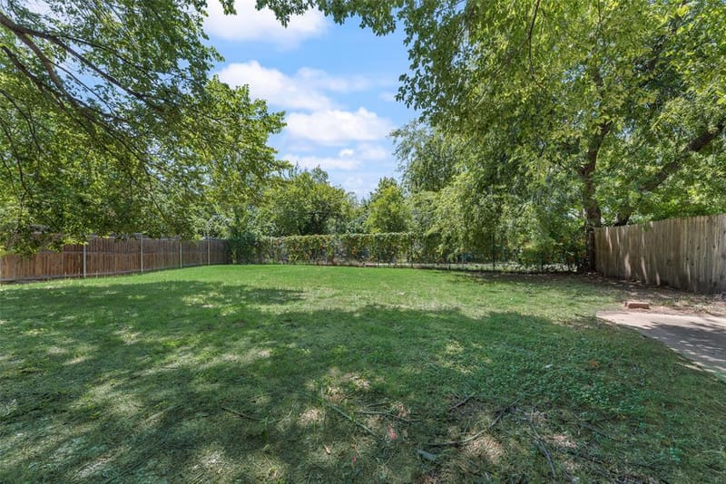 208 E Denton Drive, Euless TX 76039 - Photo 22
