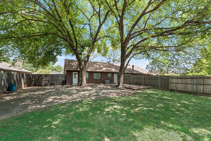 208 E Denton Drive, Euless TX 76039 - Photo 20