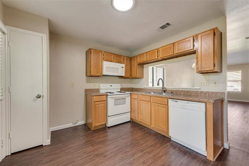208 E Denton Drive, Euless TX 76039 - Photo 9
