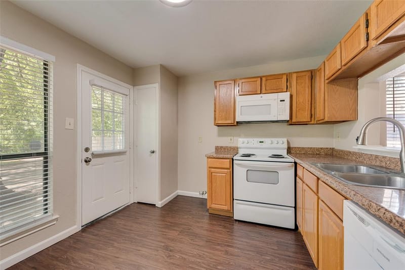 208 E Denton Drive, Euless TX 76039 - Photo 10