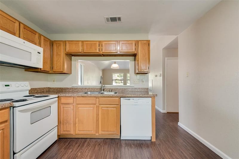 208 E Denton Drive, Euless TX 76039 - Photo 11