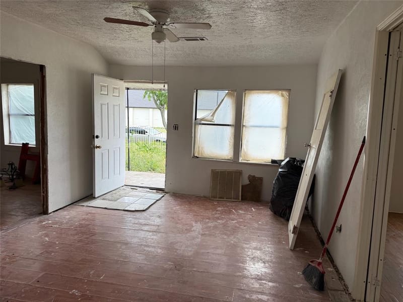 3343 Bryan Avenue, Fort Worth TX 76110 - Photo 3