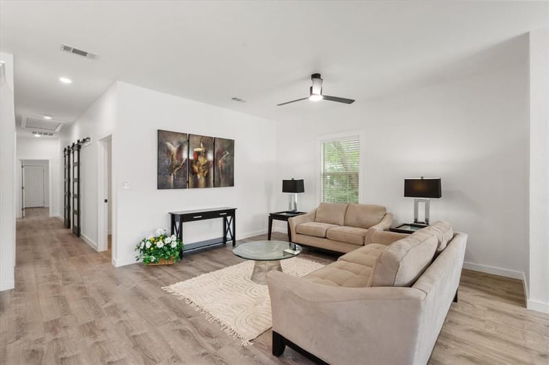 1027 W 2nd Avenue, Corsicana TX 75110 - Photo 4