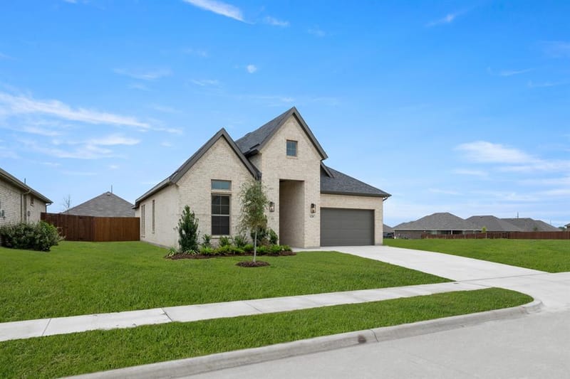 128 Trinity Street, Grandview TX 76050 - Photo 2