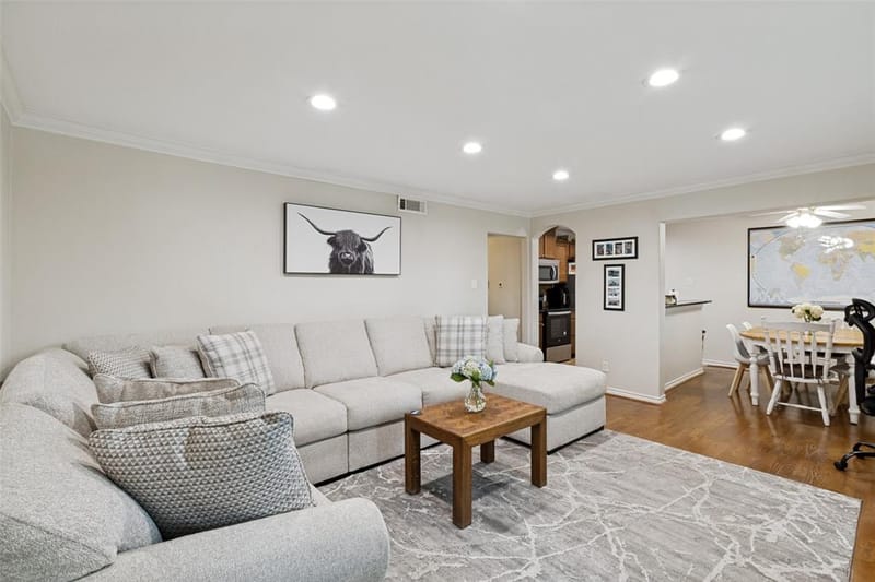 5832 Sandhurst Lane # B, Dallas TX 75206 - Photo 2