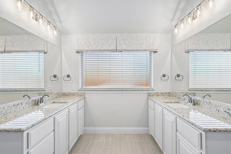 208 Oakcrest Drive, Justin TX 76247 - Photo 24