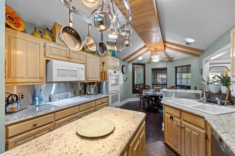809 Shady Creek Drive, Kennedale TX 76060 - Photo 16