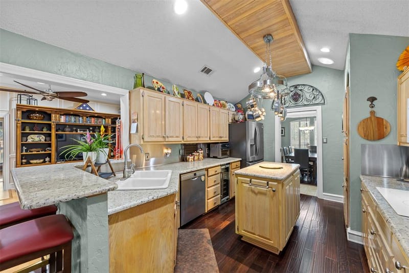 809 Shady Creek Drive, Kennedale TX 76060 - Photo 15