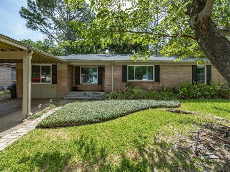 828 Billie Ruth Lane, Hurst TX 76053 - Photo 2