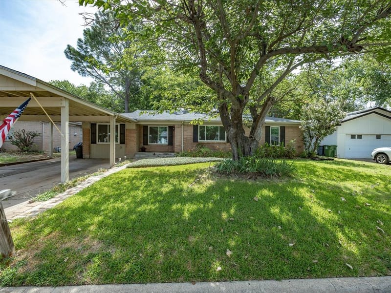 828 Billie Ruth Lane, Hurst TX 76053 - Photo 3