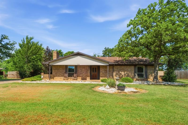 706 Squires Lane, Krugerville TX 76227 - Photo 2