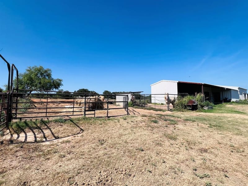 706 County Road 4599, Boyd TX 76023 - Photo 36