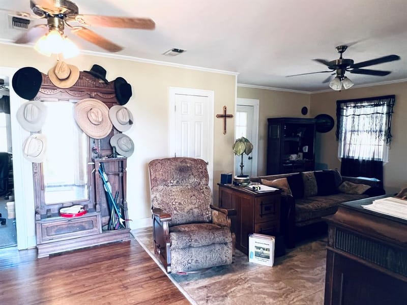 706 County Road 4599, Boyd TX 76023 - Photo 4