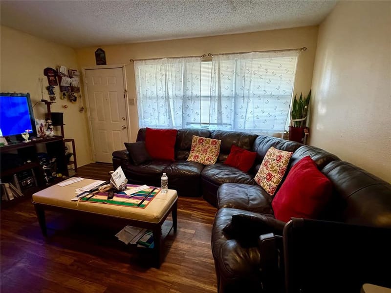 2329 Clover Ridge Drive, Dallas TX 75216 - Photo 2