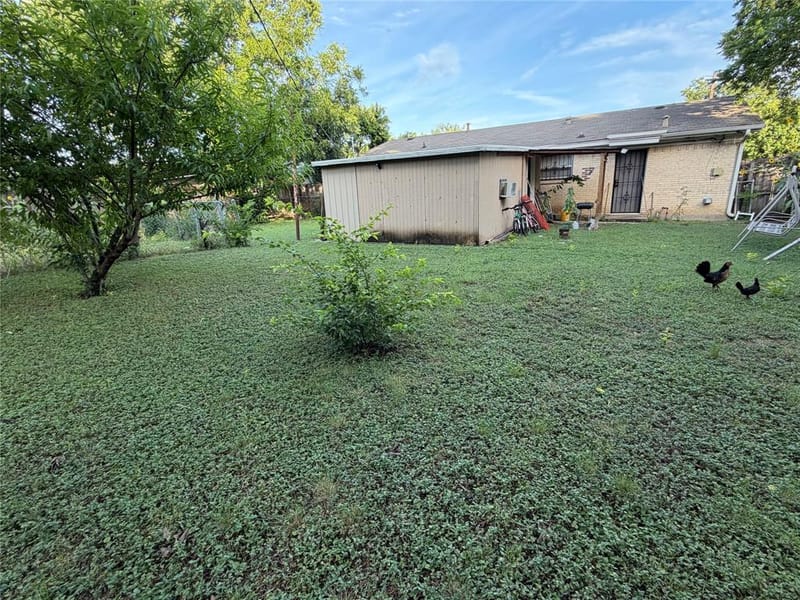 2329 Clover Ridge Drive, Dallas TX 75216 - Photo 10