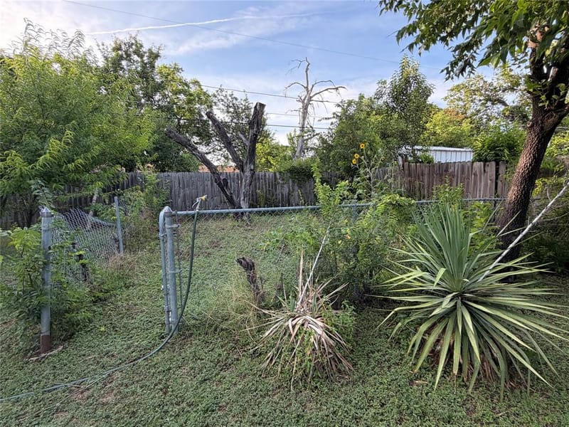 2329 Clover Ridge Drive, Dallas TX 75216 - Photo 11