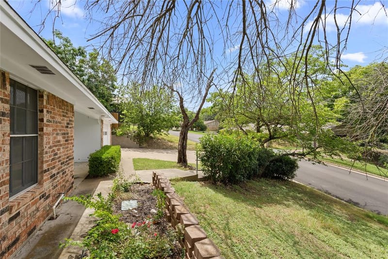 1017 Wedgewood Drive, Woodway TX 76712 - Photo 2