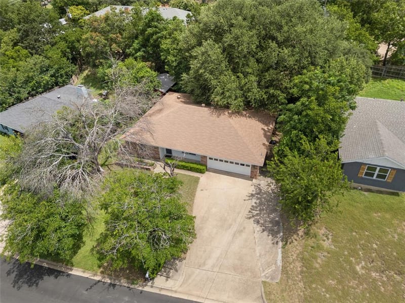1017 Wedgewood Drive, Woodway TX 76712 - Photo 24