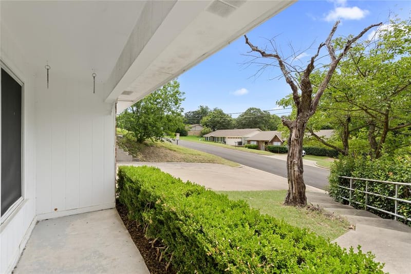 1017 Wedgewood Drive, Woodway TX 76712 - Photo 4