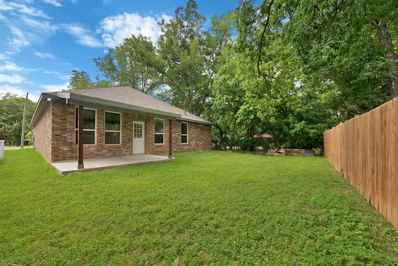 407 E Willingham Street, Cleburne TX 76031 - Photo 7