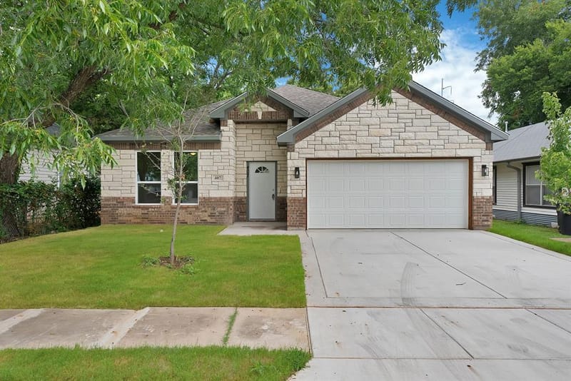 407 E Willingham Street, Cleburne TX 76031 - Photo 4