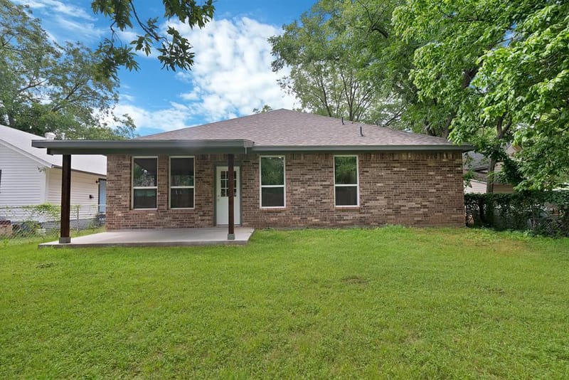 407 E Willingham Street, Cleburne TX 76031 - Photo 8