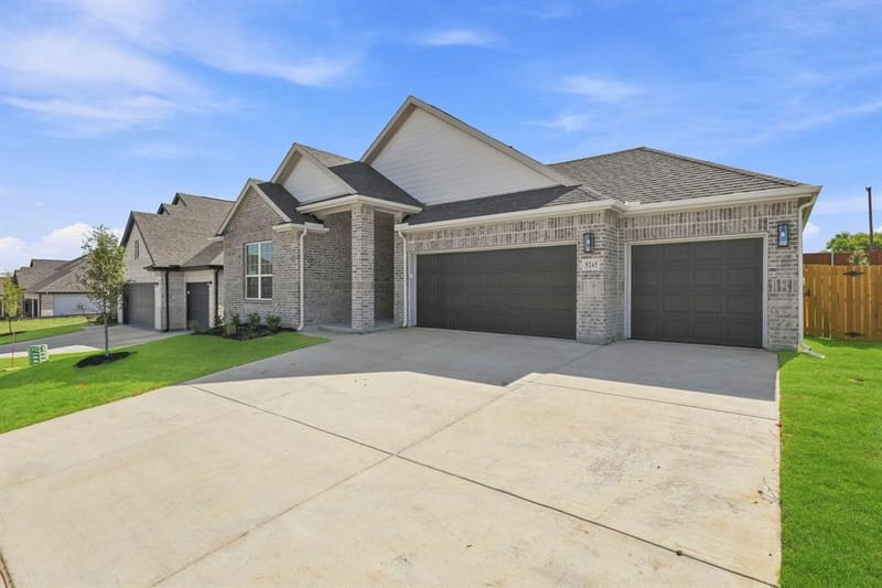 9245 Harrisburg Drive, Fort Worth TX 76036 - Photo 2