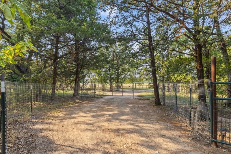 488 County Road 217, Collinsville TX 76233 - Photo 28