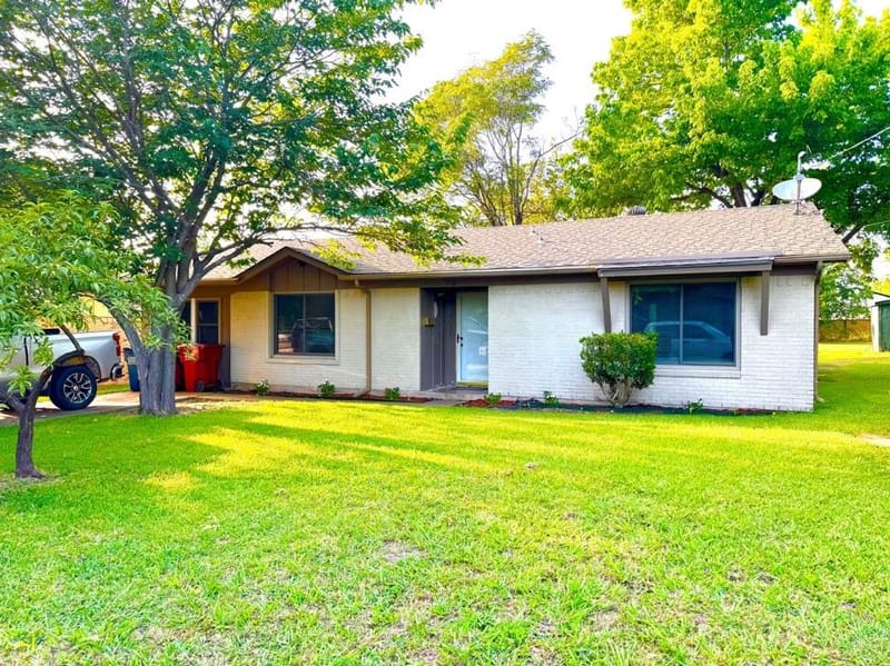 404 Neathery Street, Farmersville TX 75442 - Photo 2