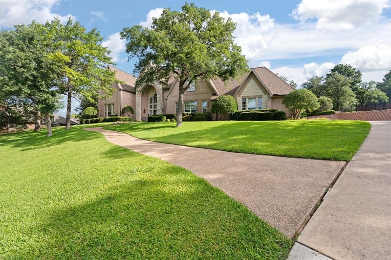 2829 Donnybrook Drive, Burleson TX 76028 - Photo 2