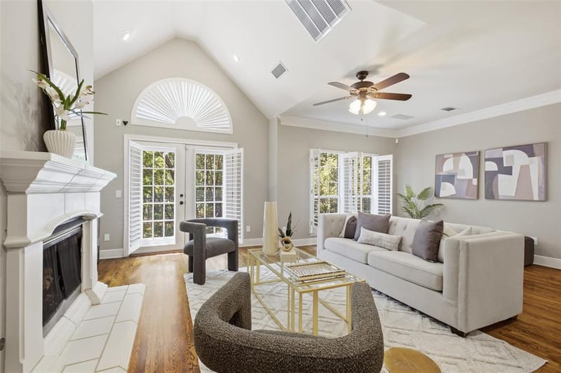 14891 Towne Lake Circle, Addison TX 75001 - Photo 6