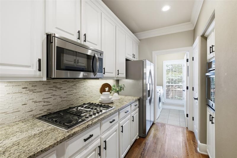 14891 Towne Lake Circle, Addison TX 75001 - Photo 13