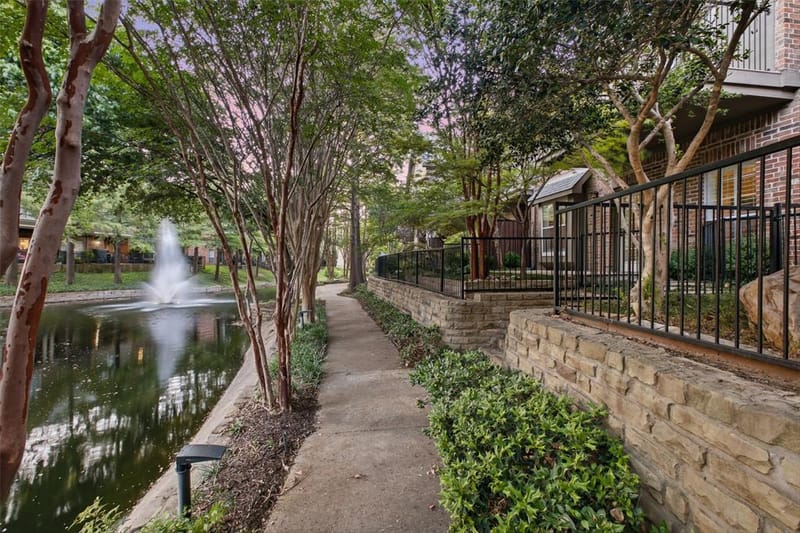 14891 Towne Lake Circle, Addison TX 75001 - Photo 32