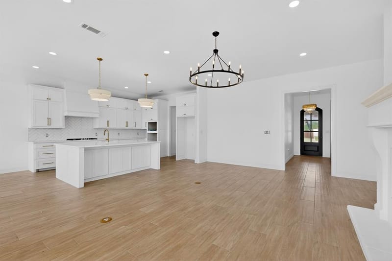 10813 Alta Sierra Drive, Benbrook TX 76126 - Photo 6