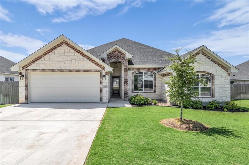 820 Secretariat Drive, Hewitt TX 76643