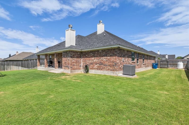 820 Secretariat Drive, Hewitt TX 76643 - Photo 33