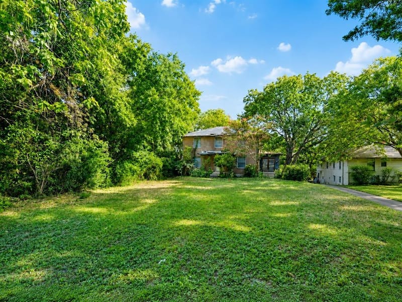 625 W Colorado Boulevard, Dallas TX 75208 - Photo 2