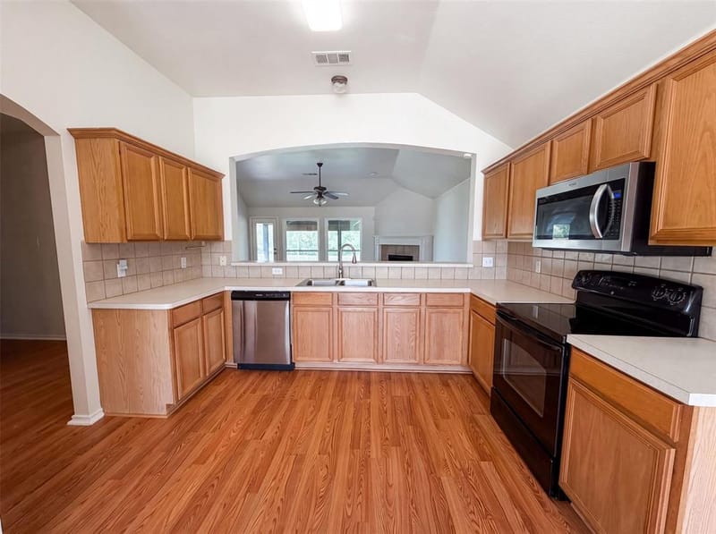 324 Cascade Drive, Red Oak TX 75154 - Photo 2