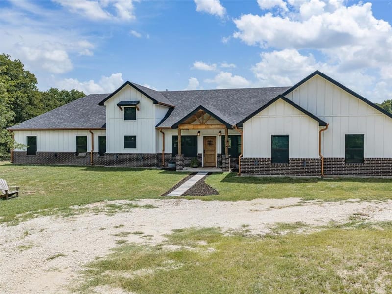 403 Polk Road, Bowie TX 76230 - Photo 2