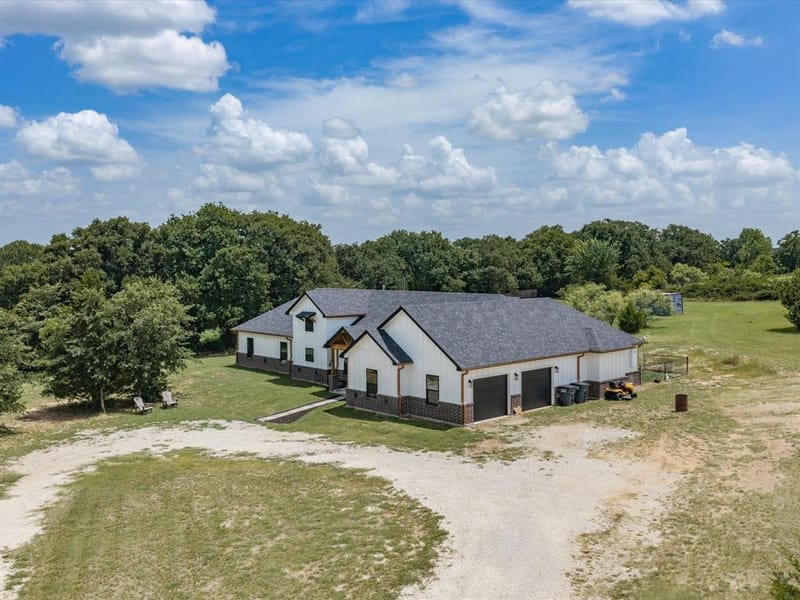 403 Polk Road, Bowie TX 76230 - Photo 3