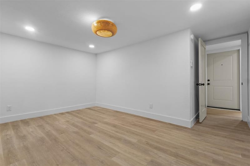 2938 Hillglenn Road, Dallas TX 75228 - Photo 10
